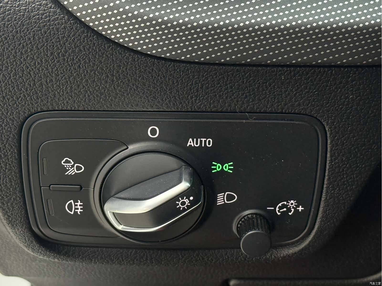 Audi Q2L, 2022 16