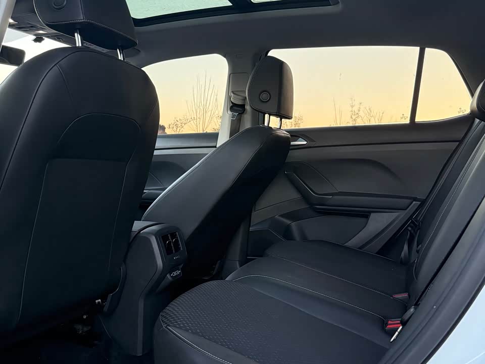 Volkswagen Exploring the shadow