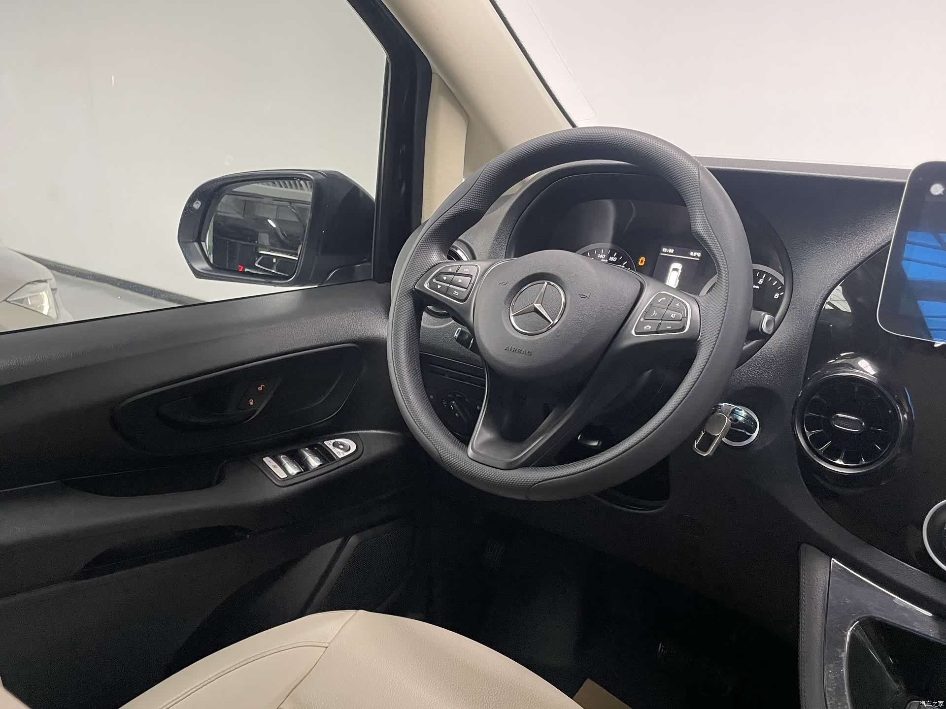 Mercedes-Benz 7, 2024 14