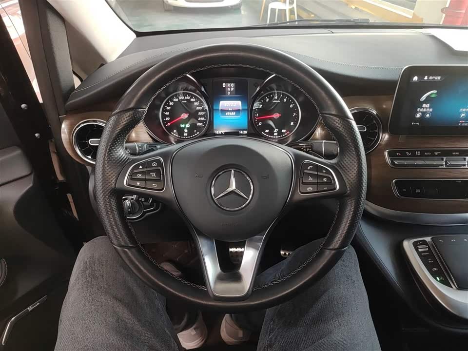 Mercedes-Benz V-class