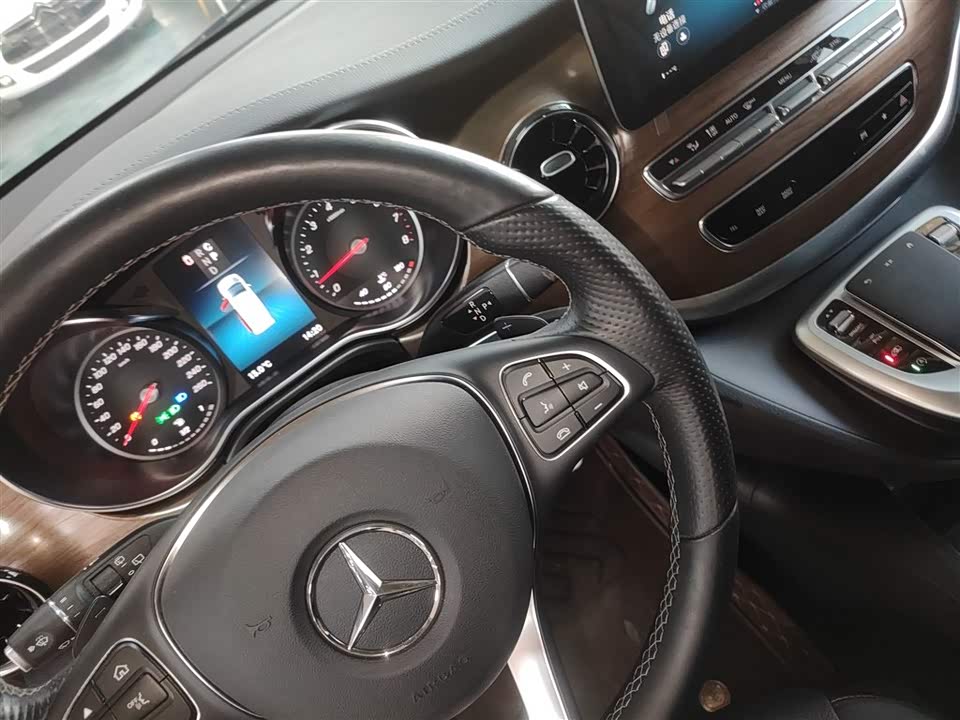 Mercedes-Benz V-class