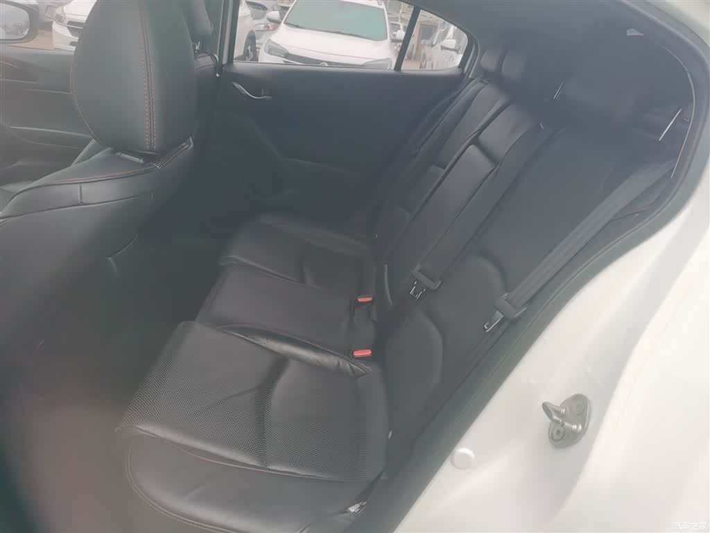Mazda Mazda3, 2016 13