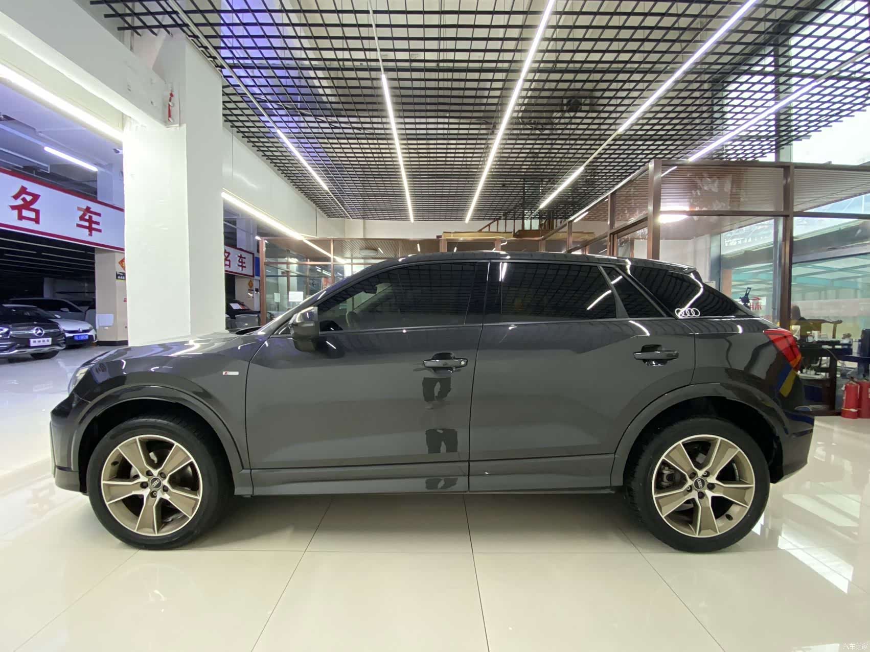 Audi Q2L, 2022 все фото