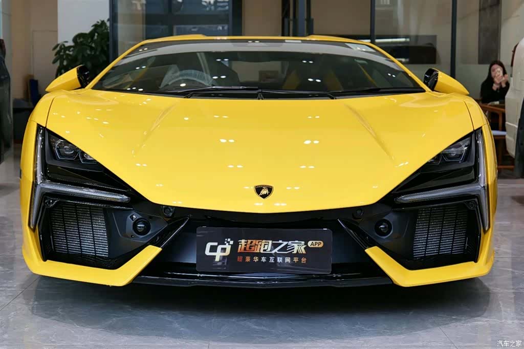 Lamborghini Revuelto, 2025 2