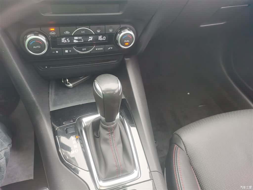 Mazda Mazda3, 2016 10