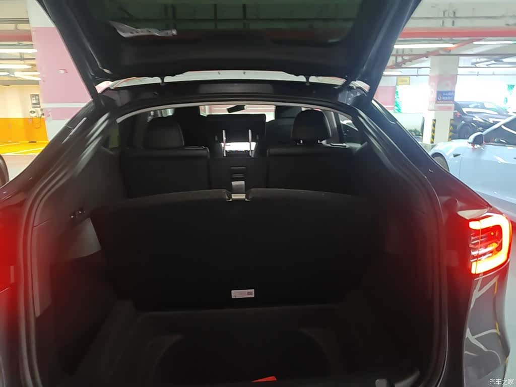 Tesla Model Y, 2023 19