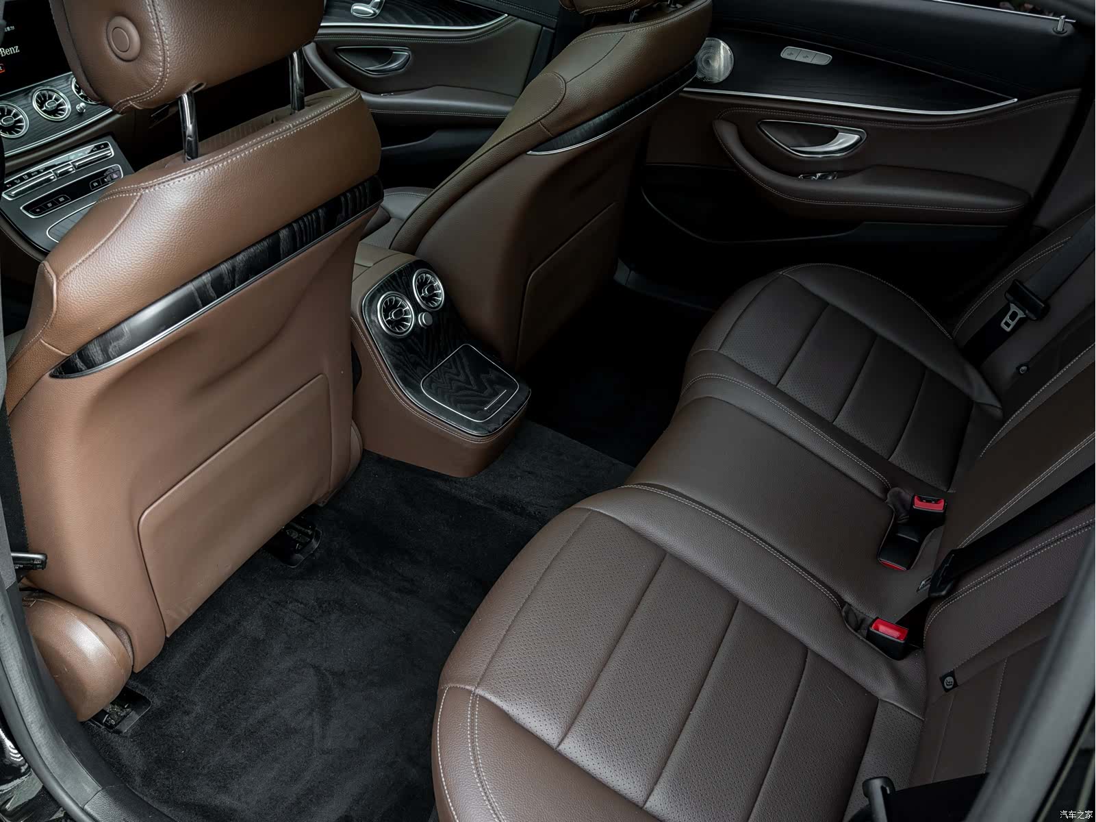 Mercedes-Benz E-Class, 2022 15