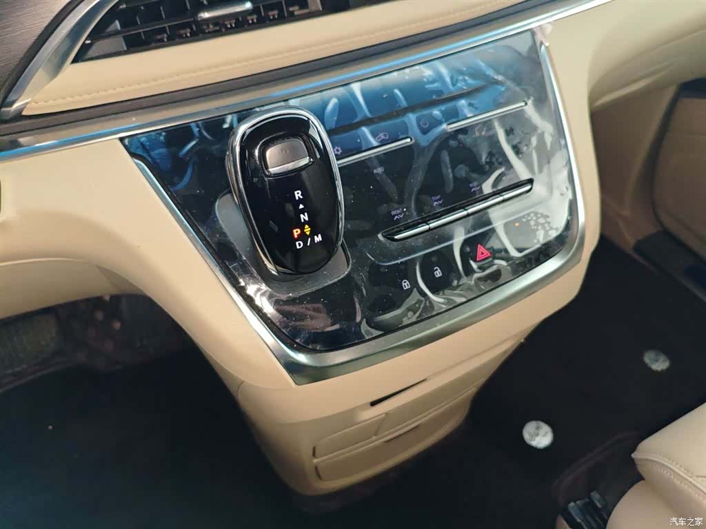 Buick GL8, 2023 10