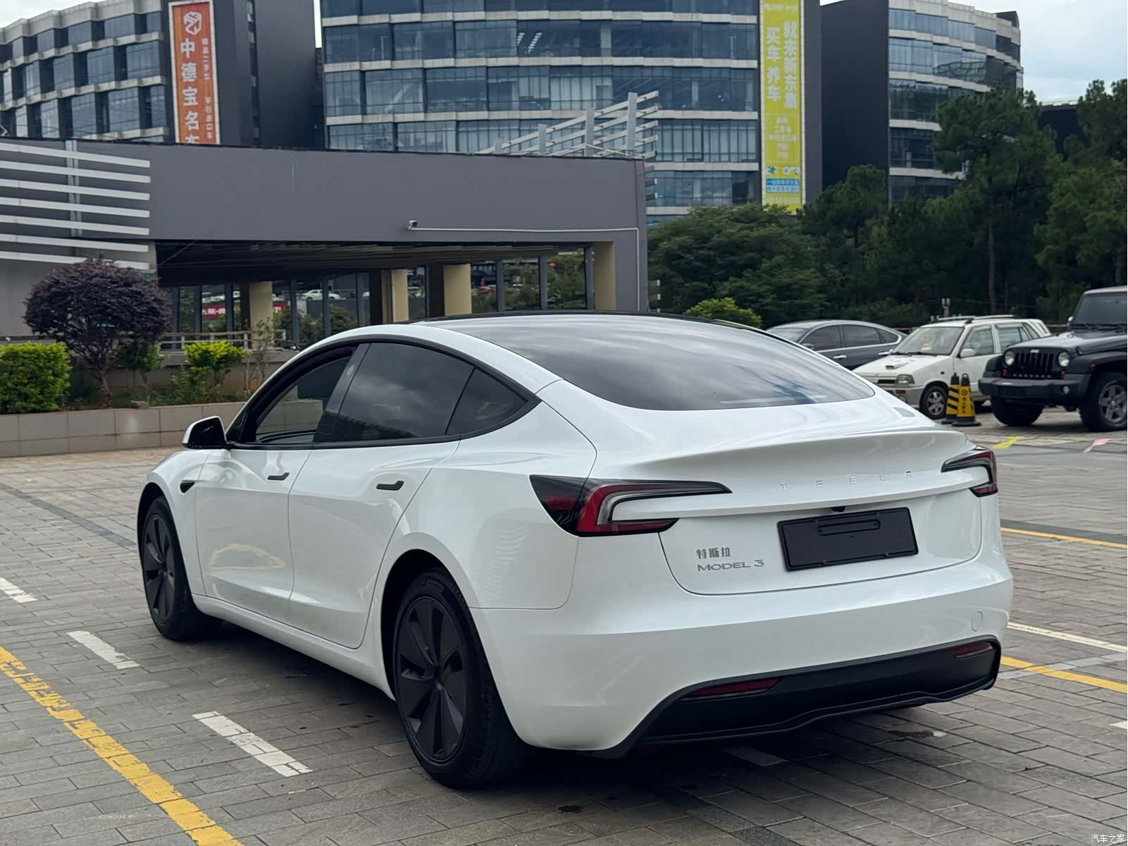 Tesla Model 3, 2025 18