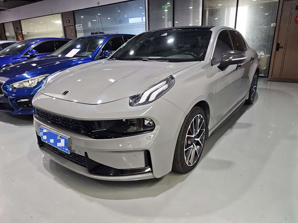 Lynk & Co 03
