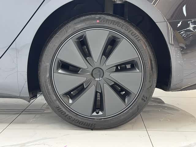 Tesla Model 3, 2026 8