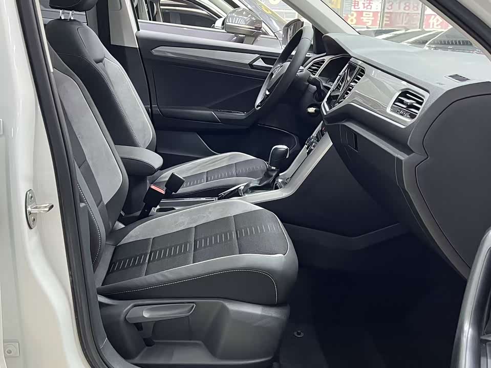 Volkswagen T-ROC exploring Songs