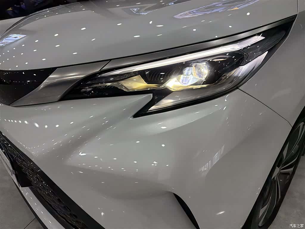 Toyota Granvia, 2024 14