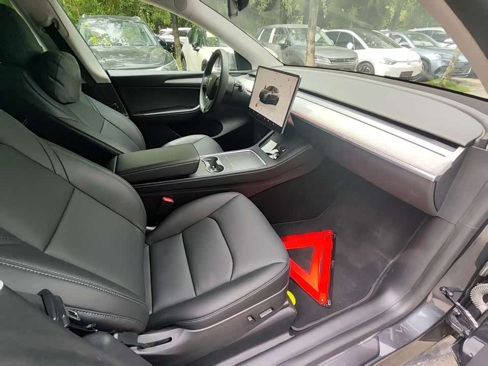 Tesla Model Y Tesla Model Y