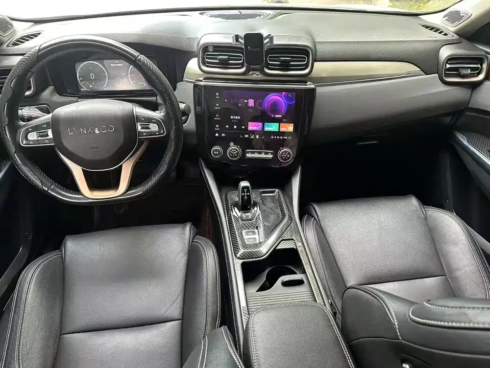 Lynk & Co 03