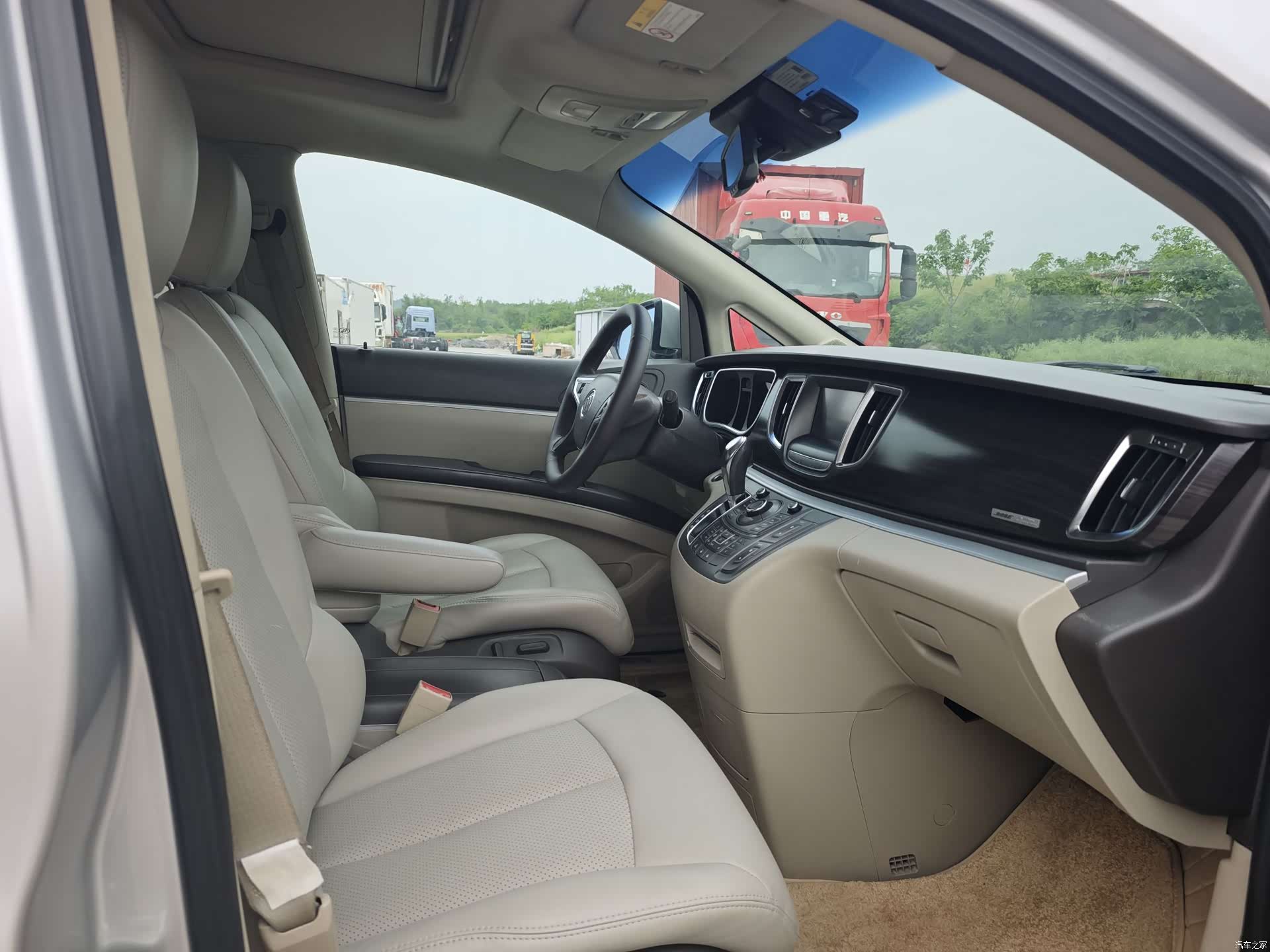 Buick GL8, 2014 9