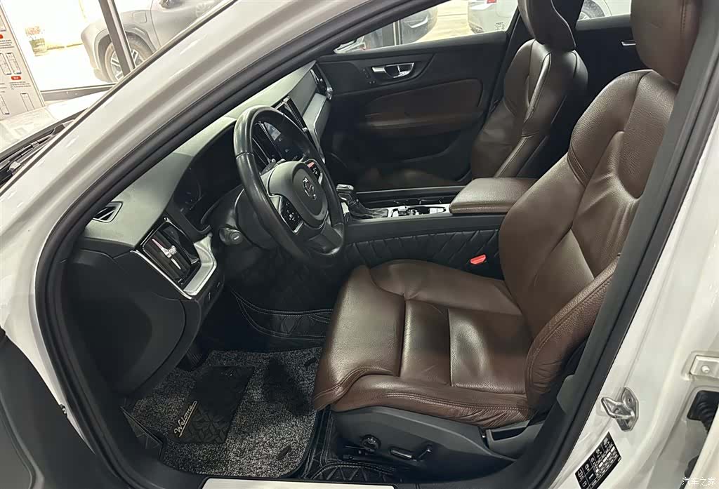 Volvo S60, 2020 все фото