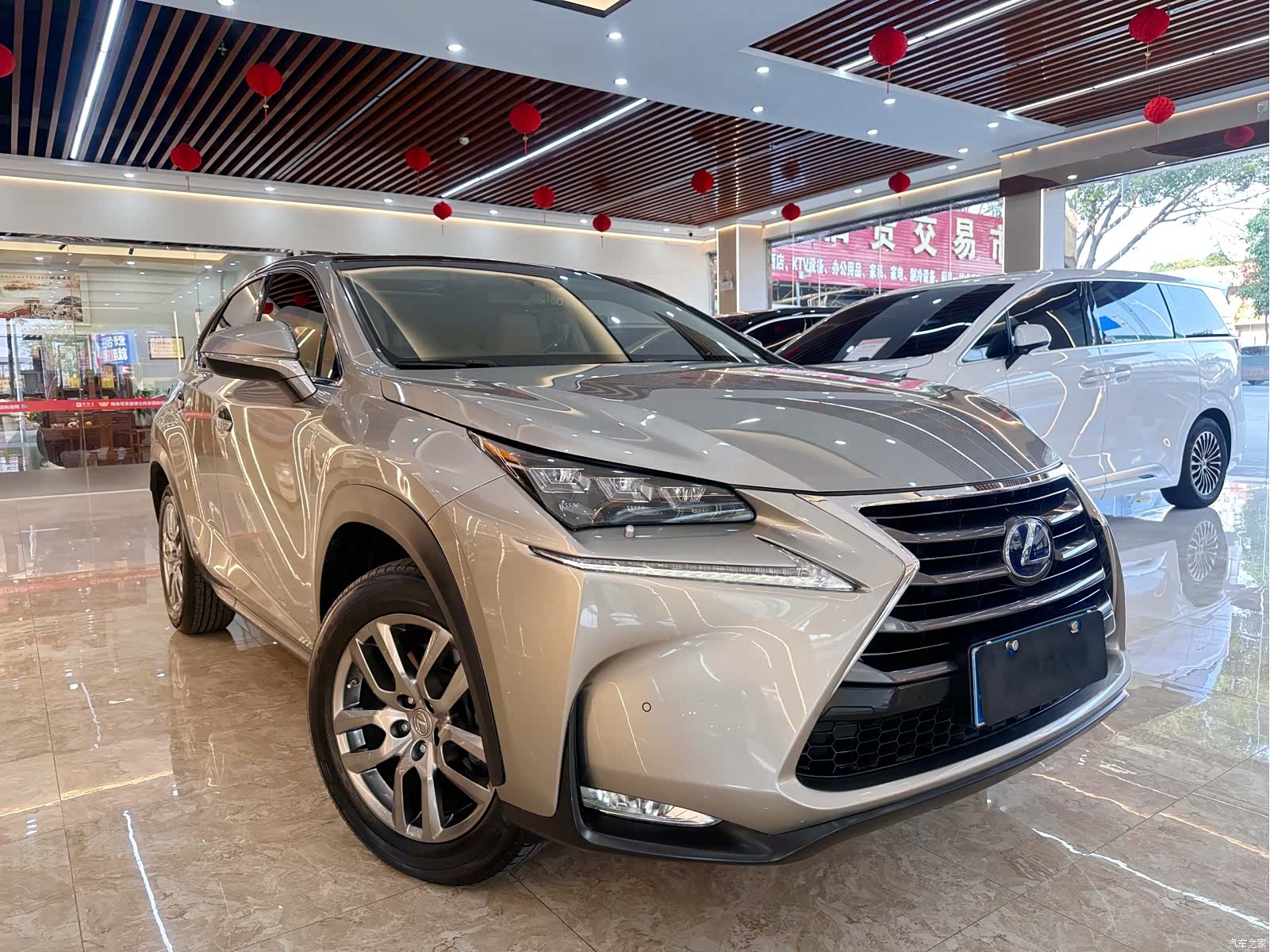 Lexus NX, 2015 3