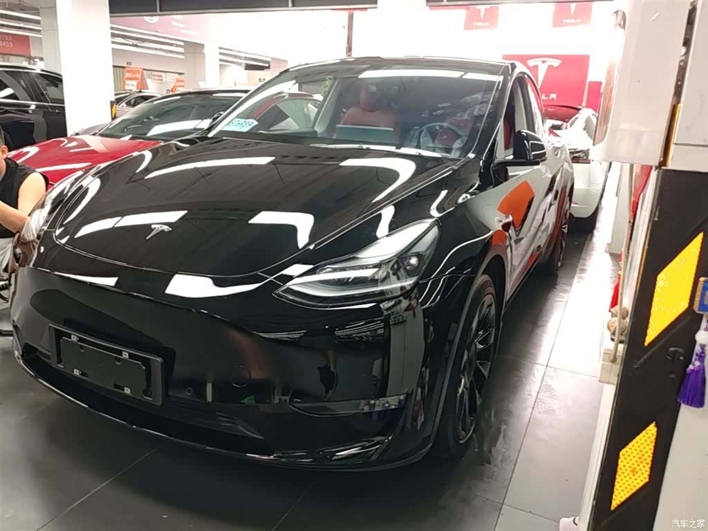 Tesla Model Y, 2021 1