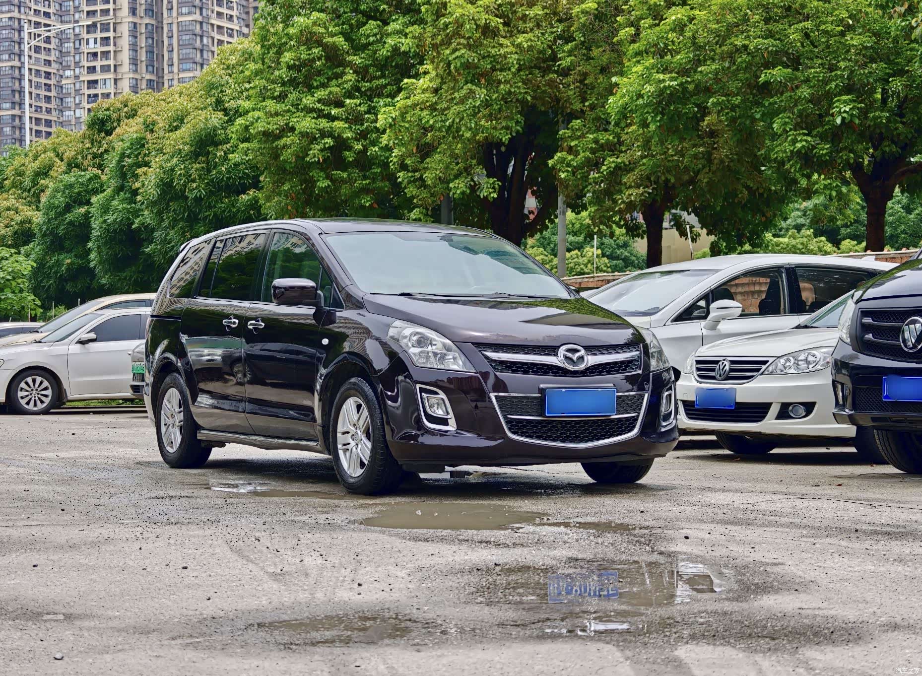 Mazda 8, 2013 3