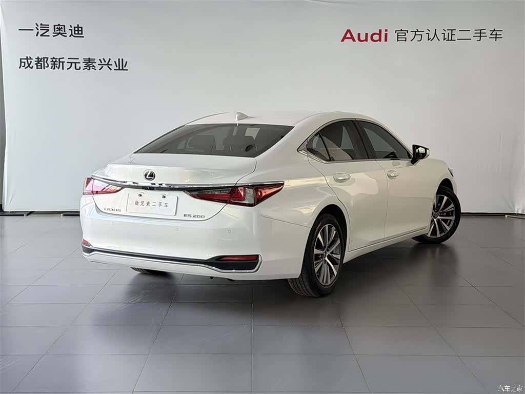 Lexus ES, 2019 4