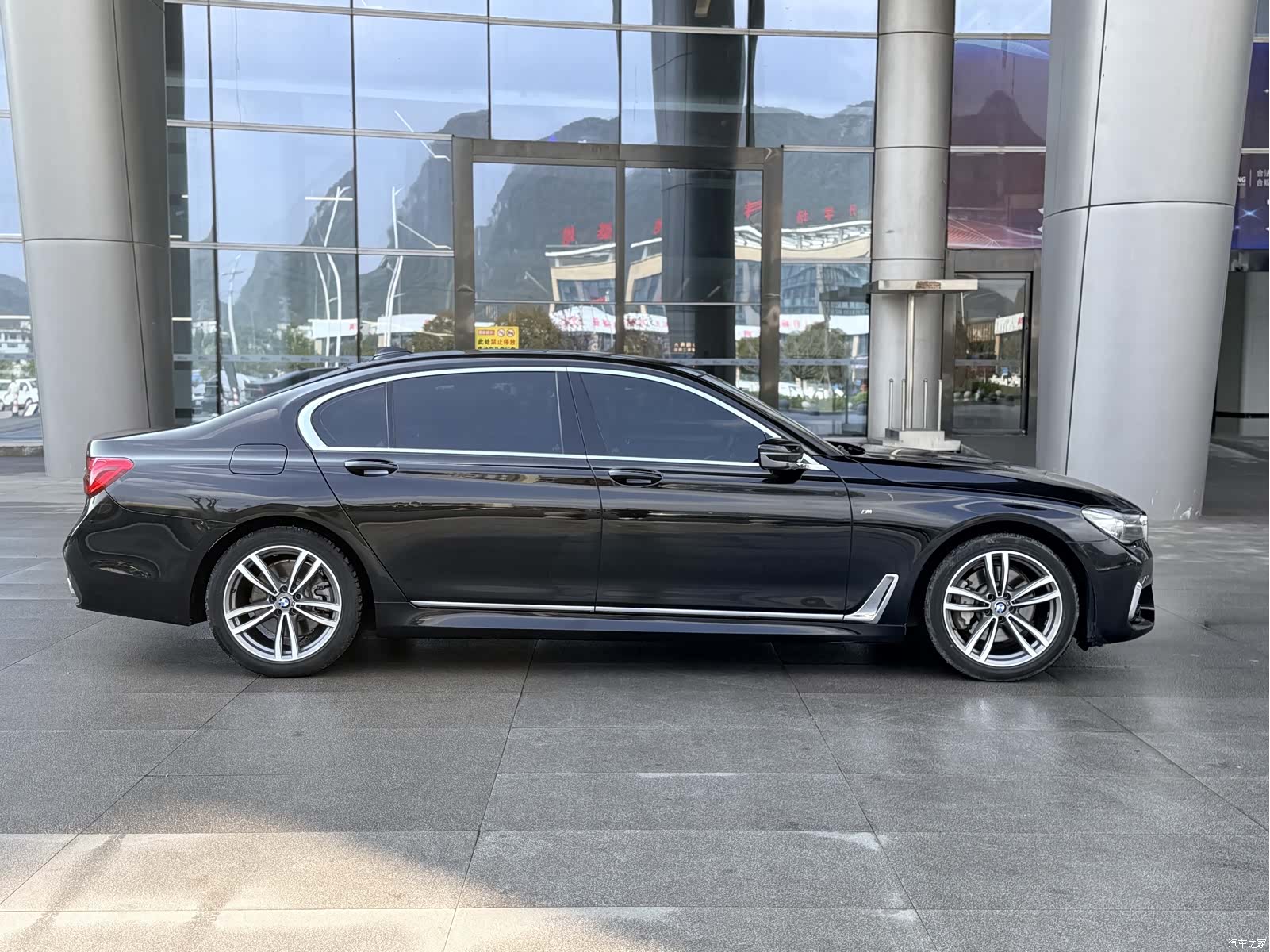 BMW 7 Series, 2019 все фото