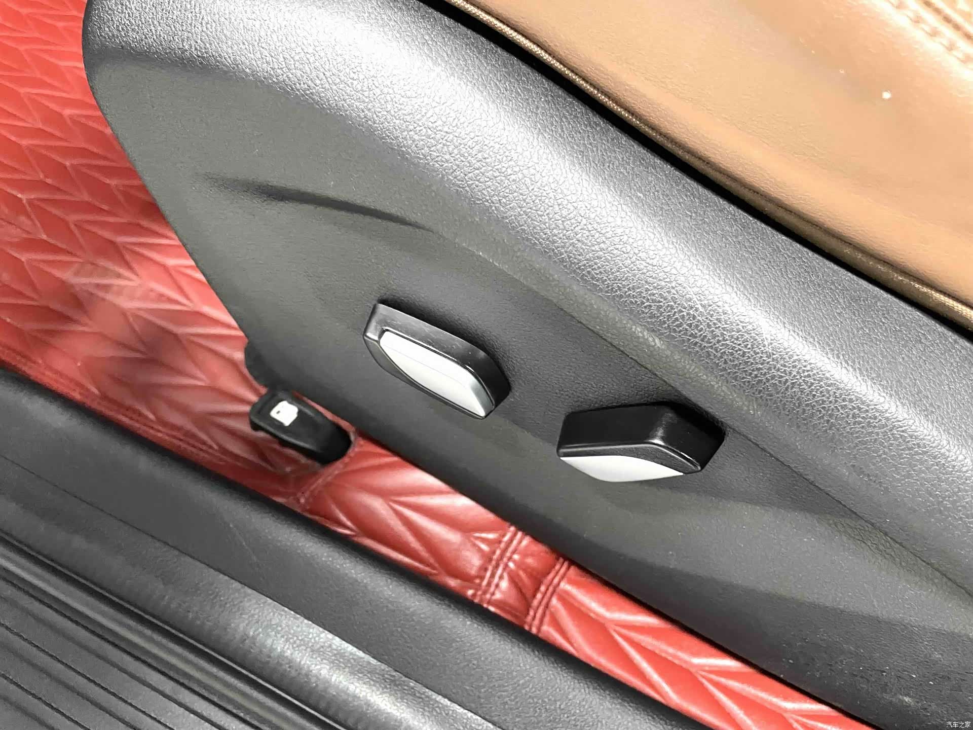 Geely X6, 2022 8