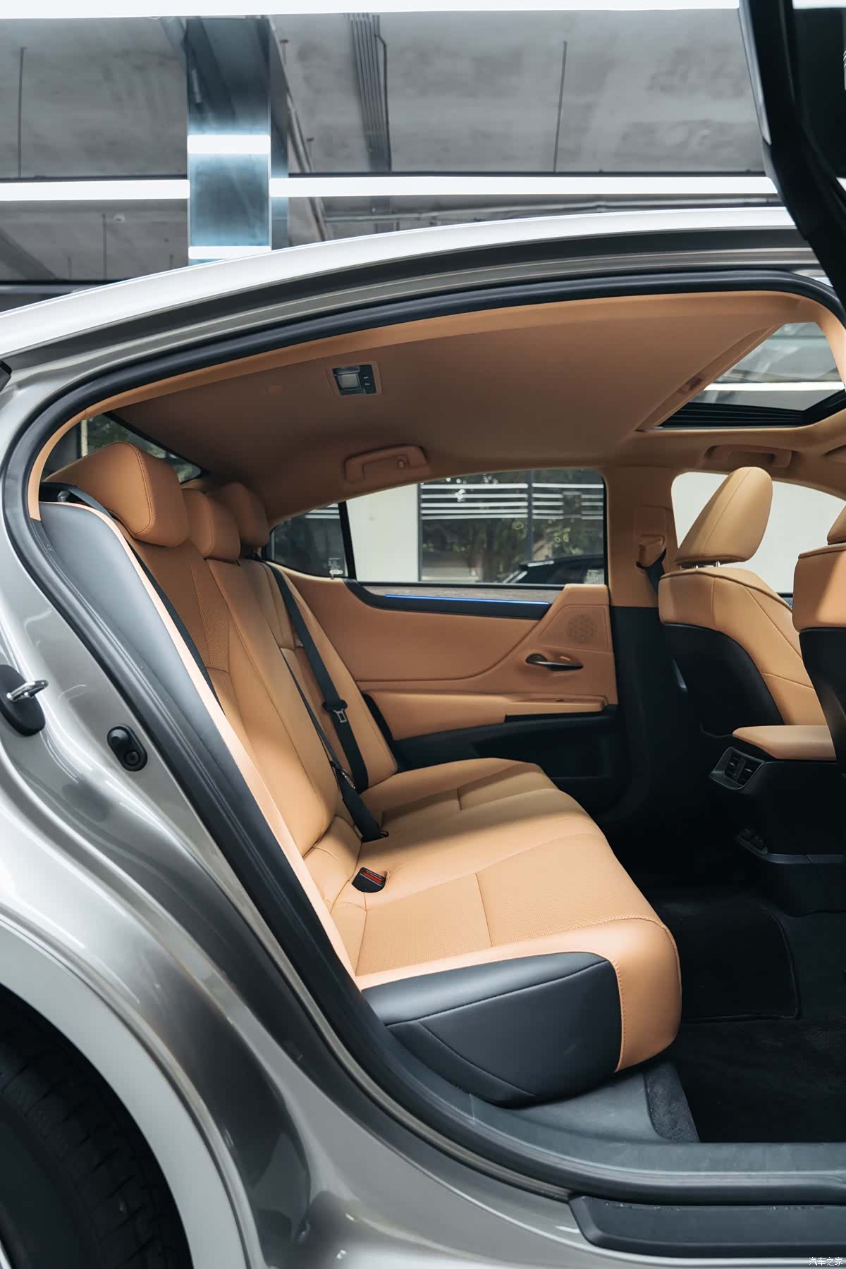 Lexus ES, 2025 12
