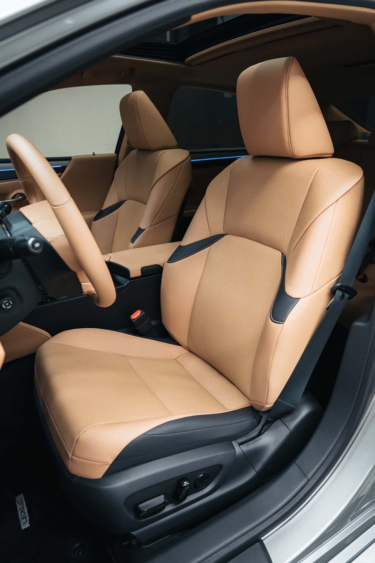 Lexus ES, 2025 21