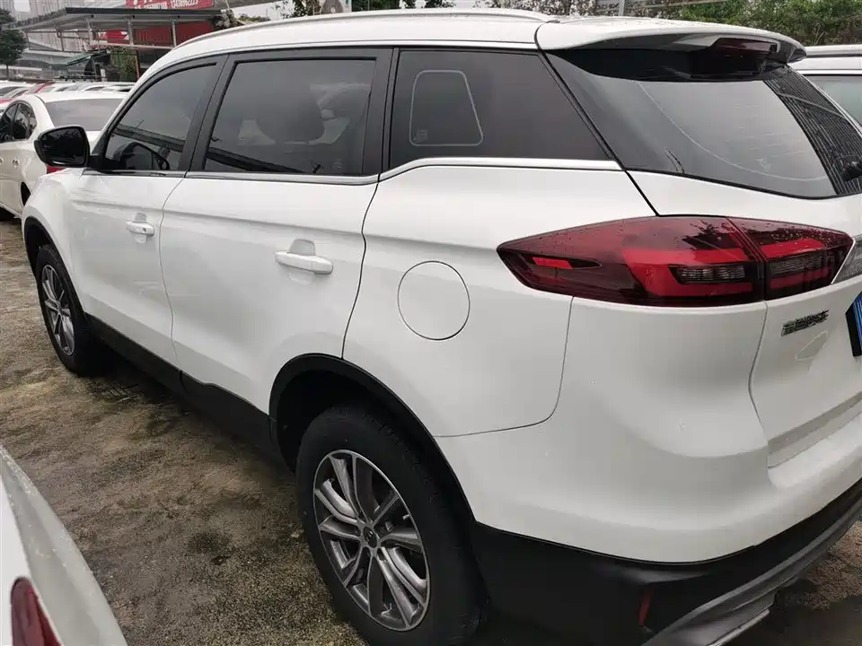 Geely Atlas