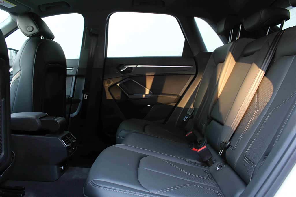 Audi Q3, 2023 10
