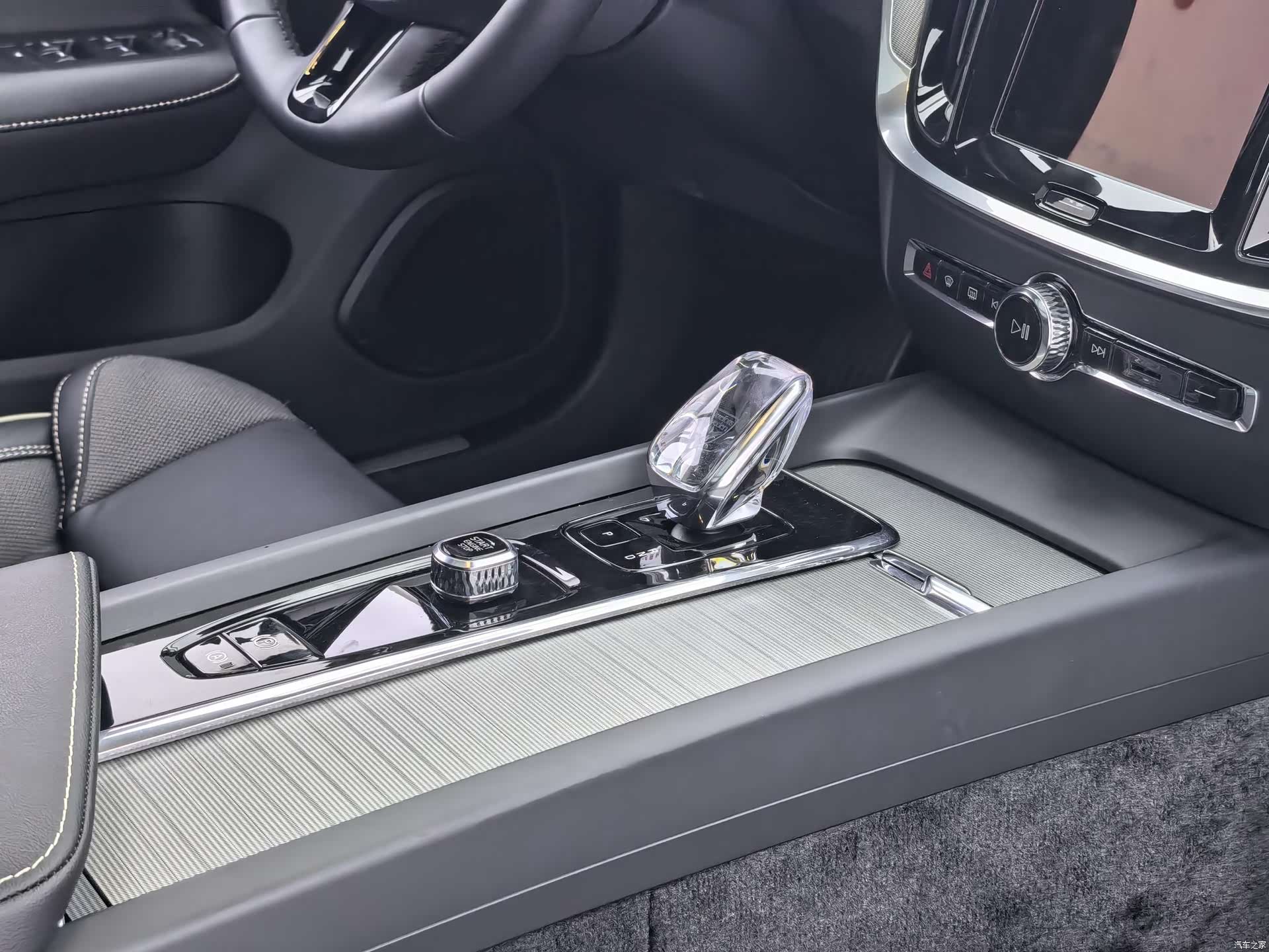 Volvo S60, 2025 все фото