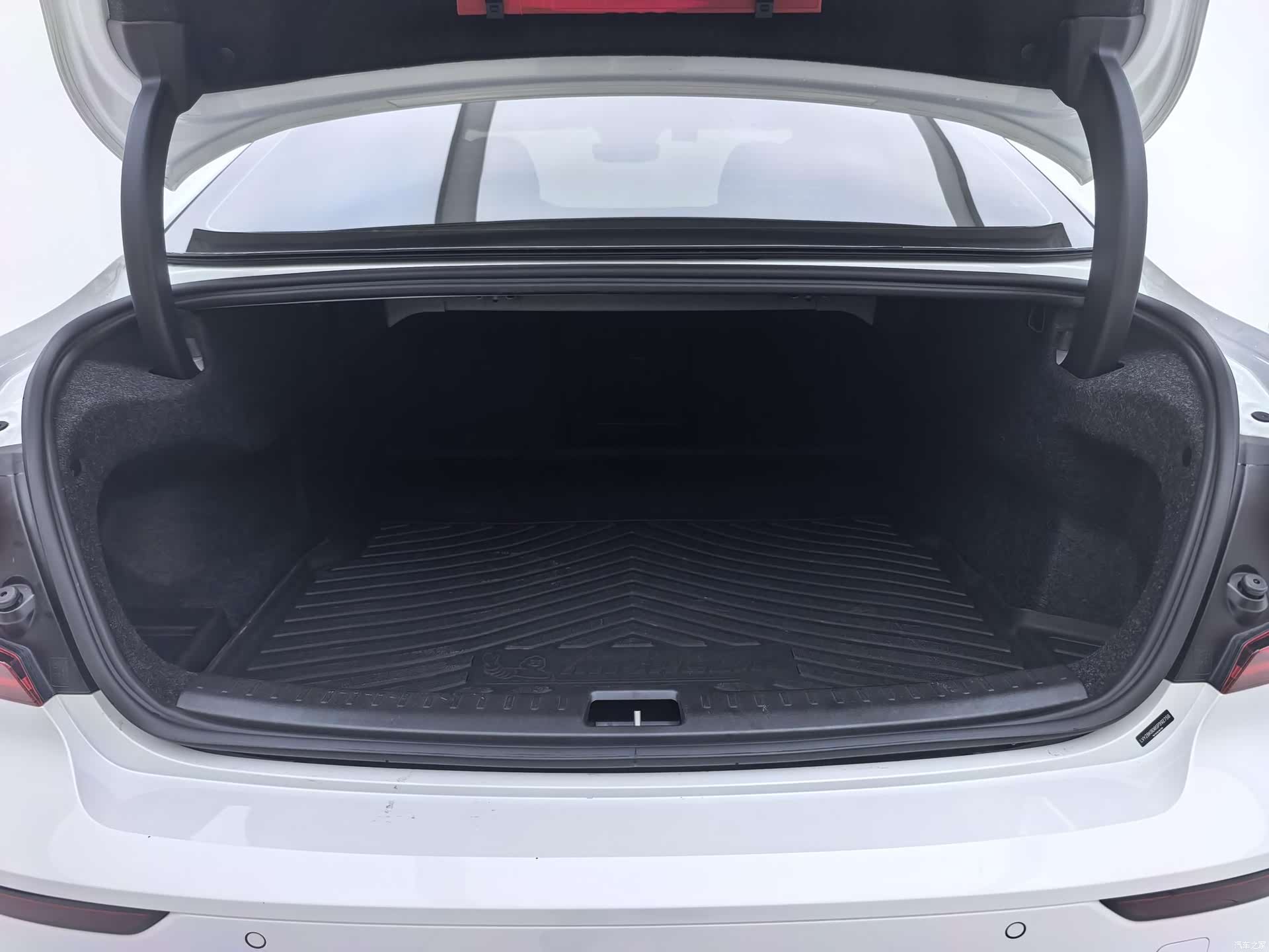 Volvo S60, 2025 26