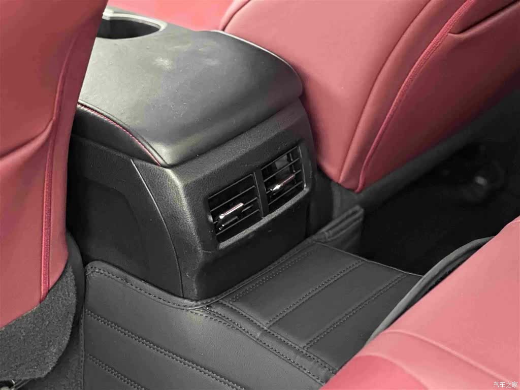 Lexus IS, 2019 13