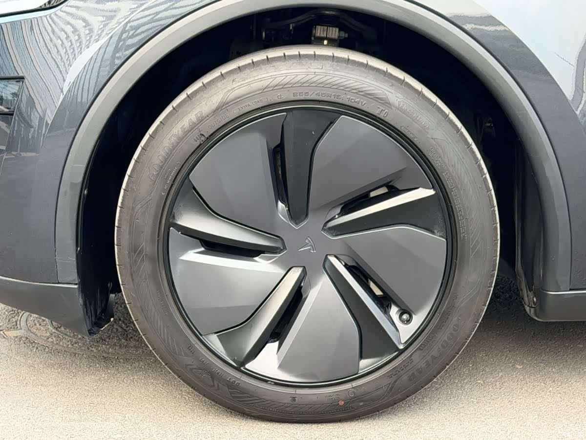 Tesla Model Y, 2025 8