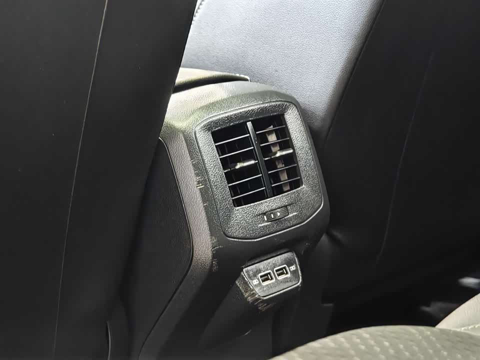 Volkswagen Exploring the shadow