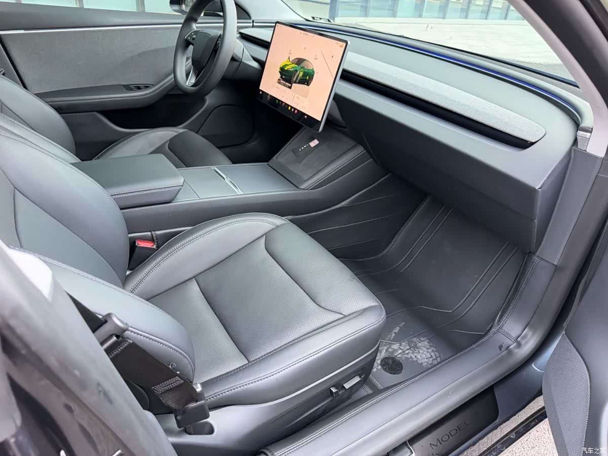 Tesla Model 3, 2025 12