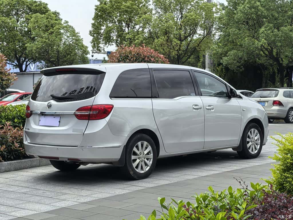 Buick GL8, 2017 6
