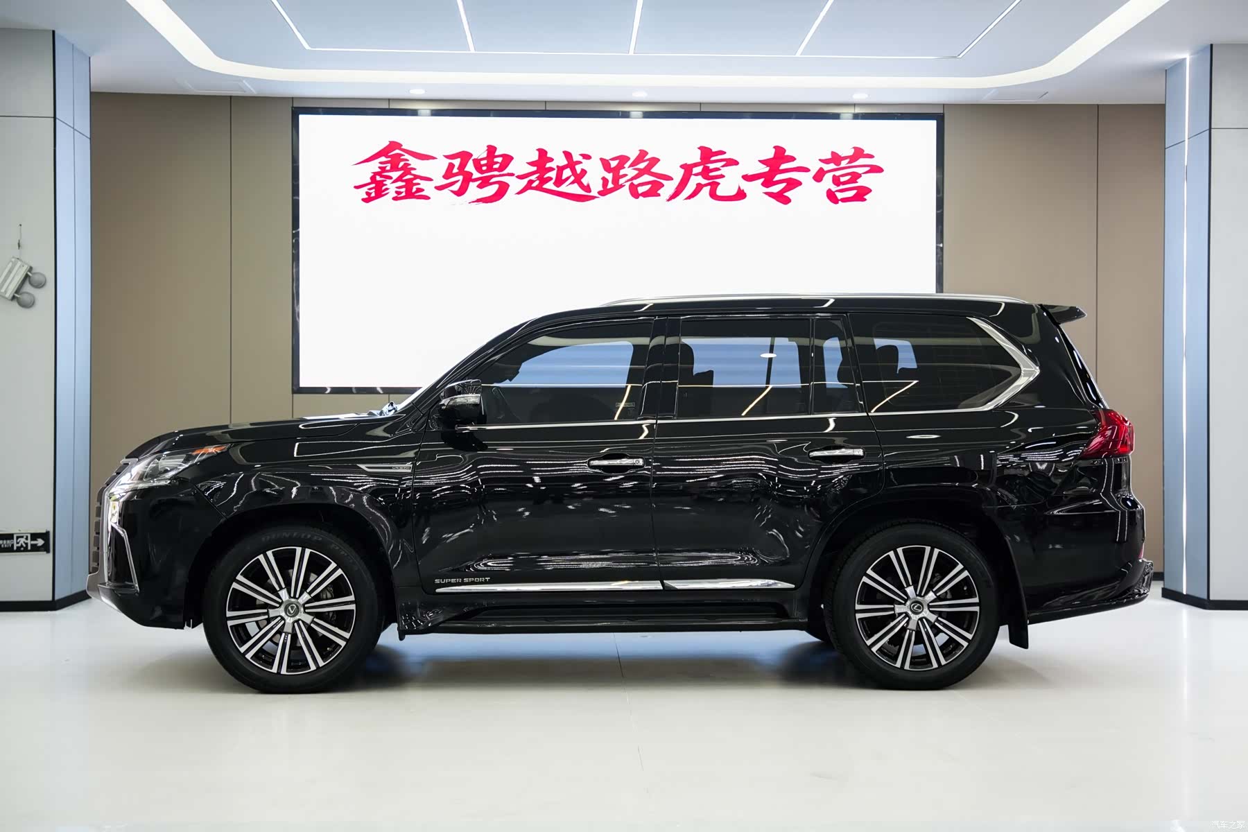Lexus LX, 2020 4