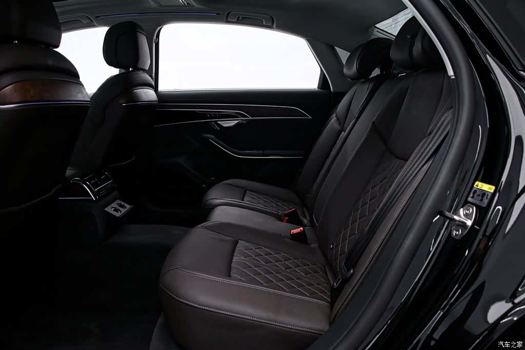 Audi A8L, 2024 14