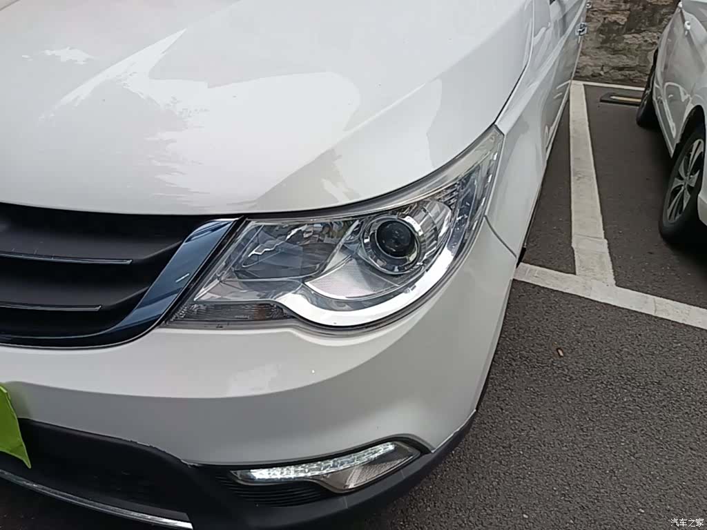 Wuling 730, 2015 24