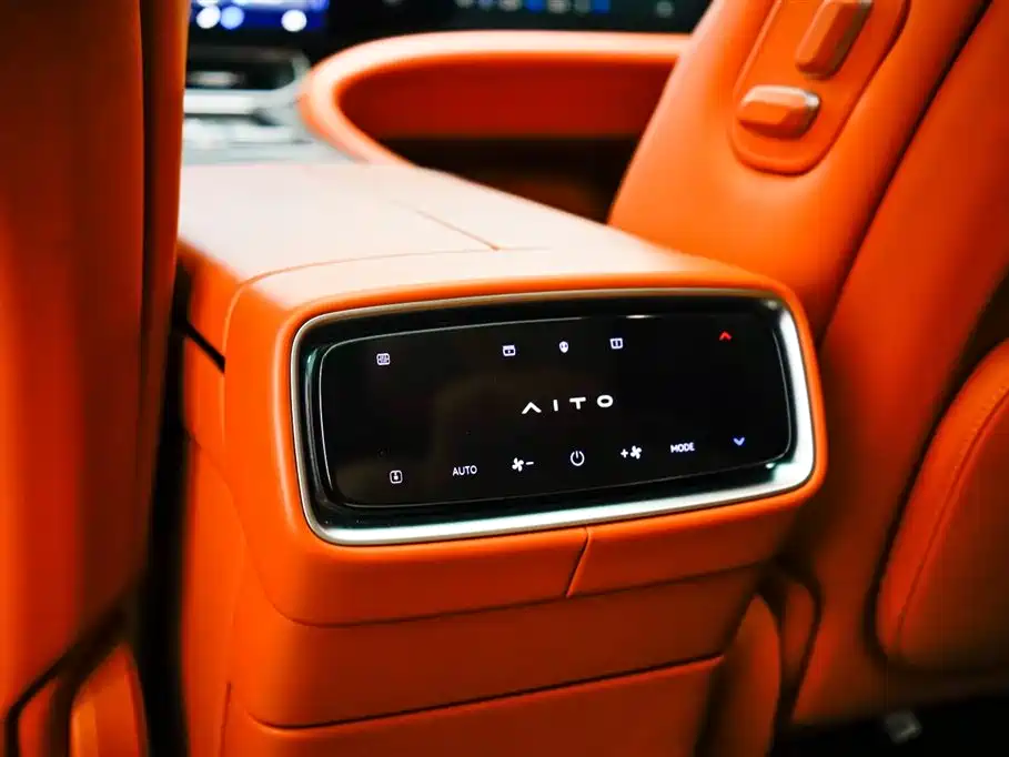 AITO Ask the world M9