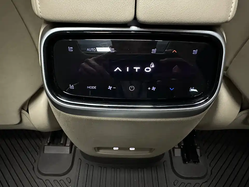 AITO Ask the world M7