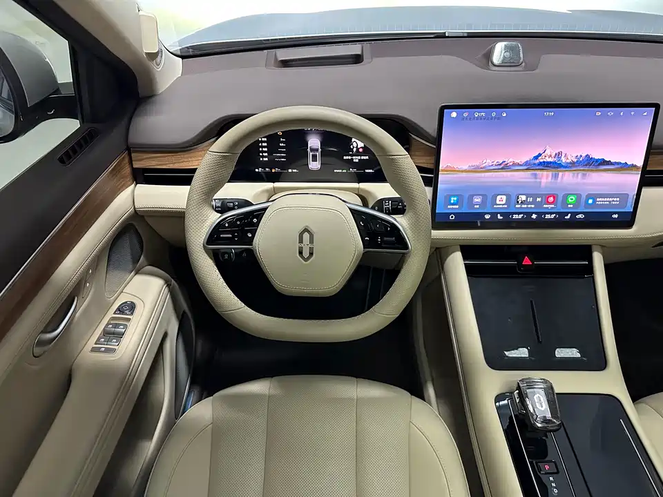 AITO Ask the world M7