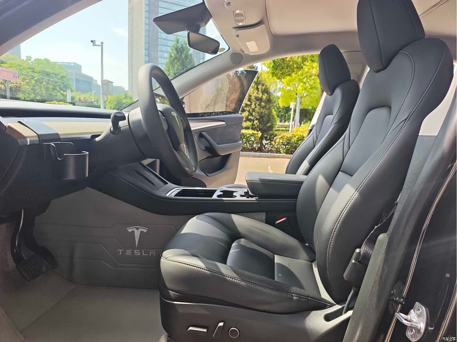Tesla Model Y, 2023 4