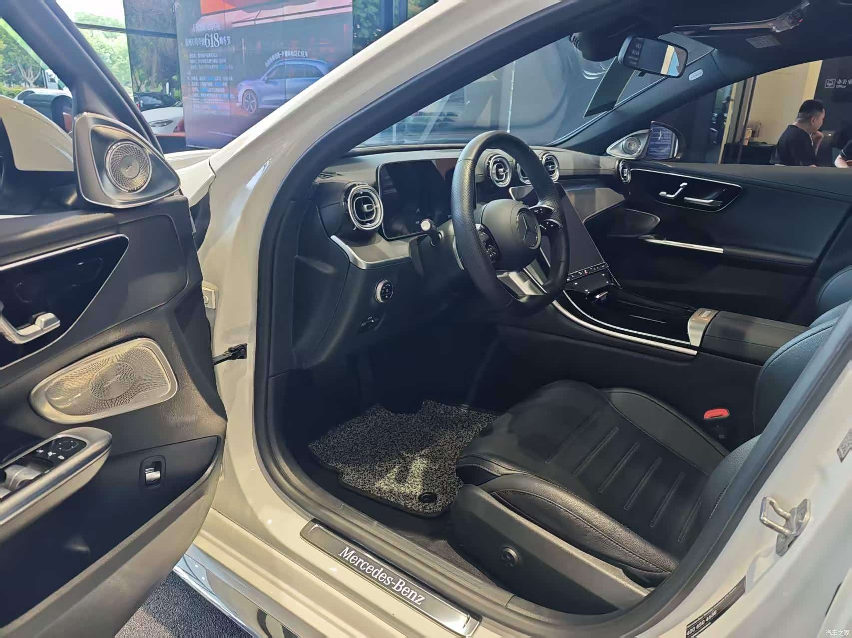Mercedes-Benz C-Class, 2024 4
