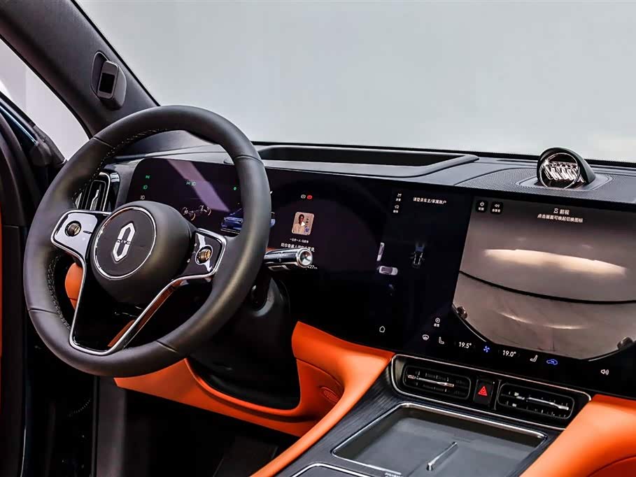 AITO Ask the world M8