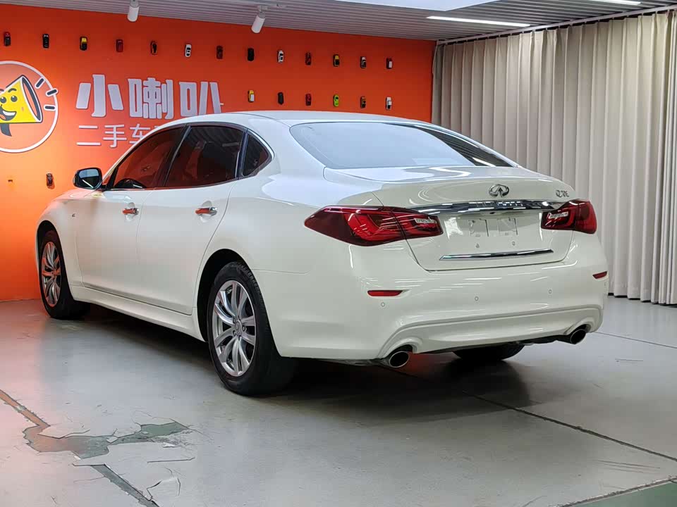 Infiniti Q70