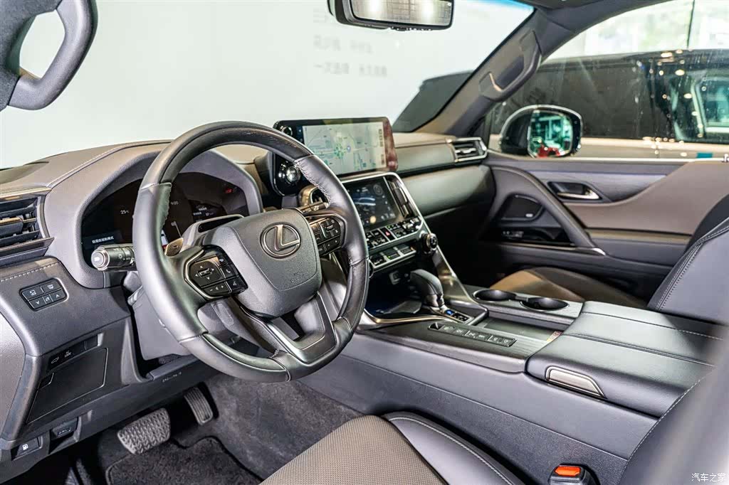 Lexus LX, 2025 6