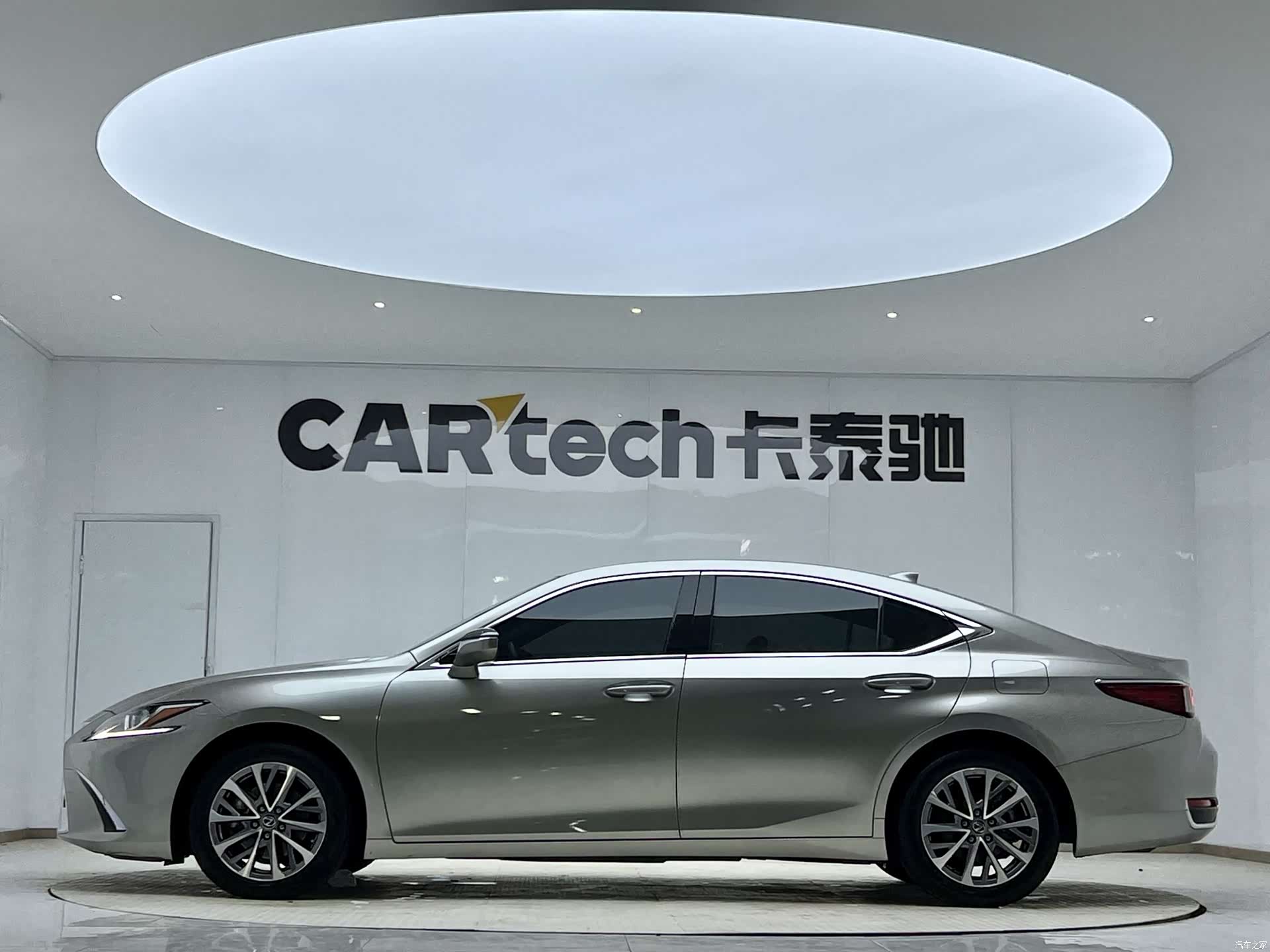 Lexus ES, 2022 2